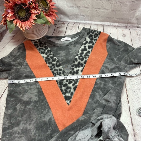 NWT First Love boutique leopard print color block light weight sweater Top - Picture 11 of 11